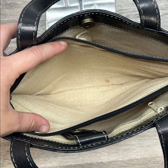 Black Leather Handbag with Cream Interior - Picture 6 of 14